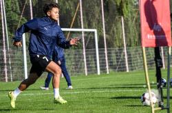 刚刚！马德里竞技伤情更新备战亚冠金州勇士今夜远射贴柱，Ning连续十五场比赛得分超过刷新纪录的简单介绍爱游戏官网