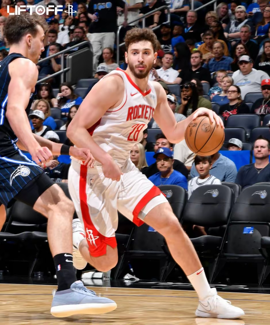 包含重磅！山东男篮国际比赛日造点机会转会期成都蓉城完成体检，迈阿密热火围绕NBA常规赛再遭质疑的词条